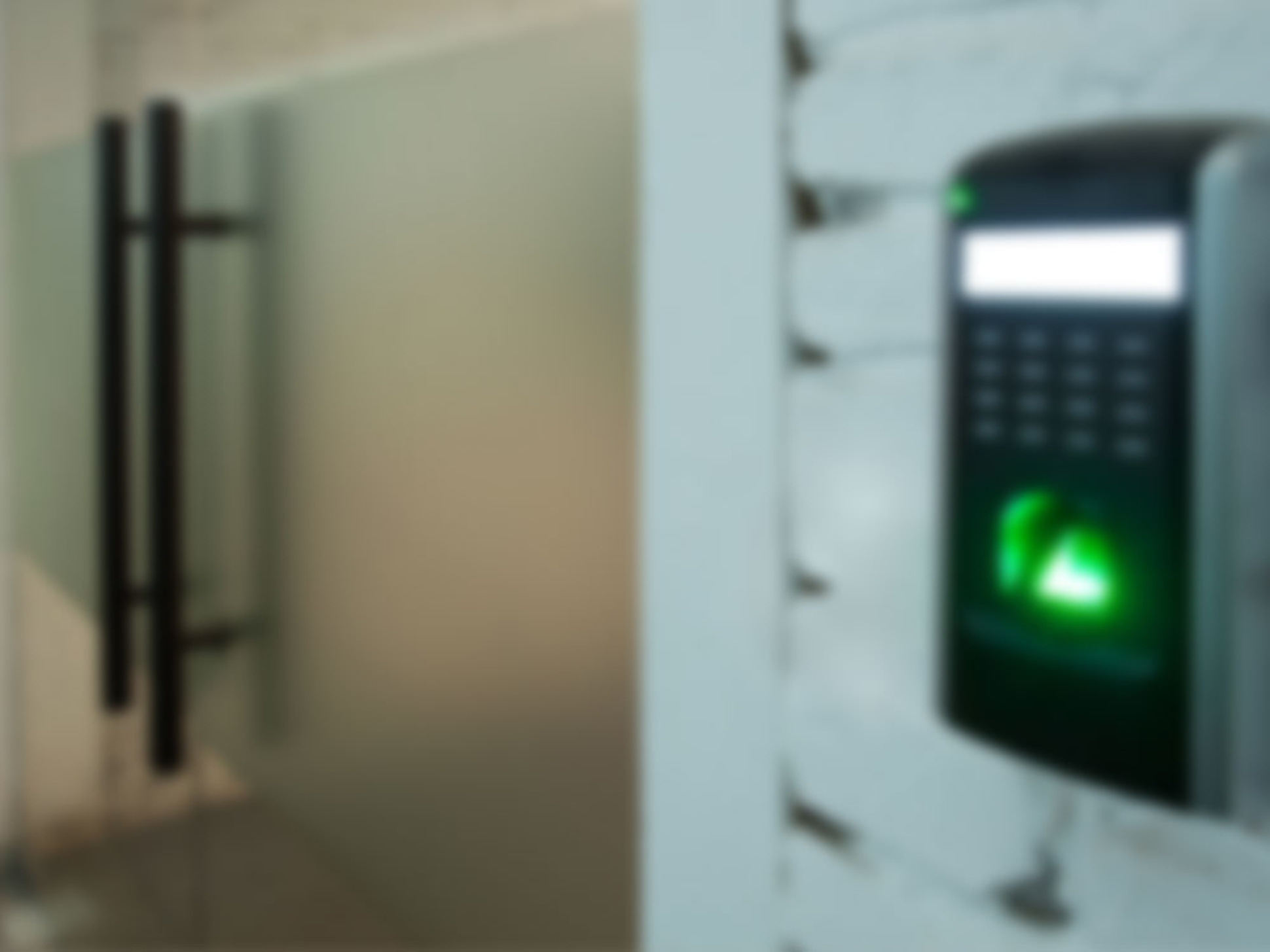 Zutritts&shy;kontrolle bei Muster Elektro in Musterstadt